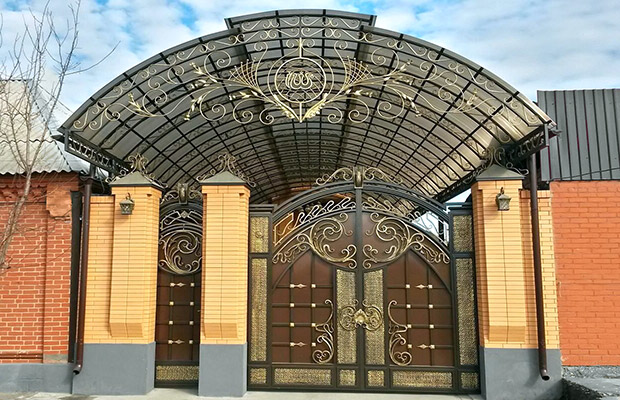 Купить или заказать ворота для дома с навесом - стильные и надежные решения для вашего участка в Шатуре от 42512 руб | ВоротМастер-Штр